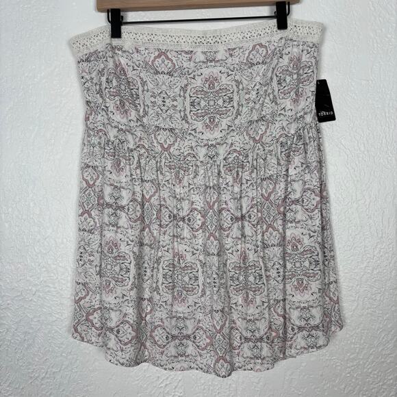 Torrid Super Soft Strapless Peplum Top NWT Size 2 - Picture 2 of 5